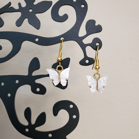 White Butterfly Earrings NEW - Picture 7 of 7
